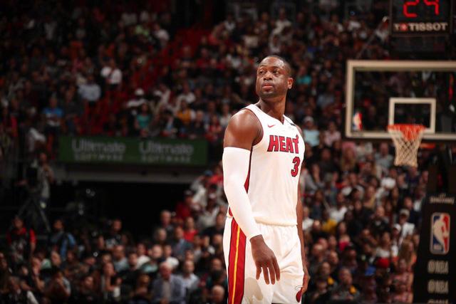 阿斯：莱万在巴萨陷入困境